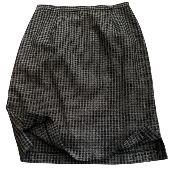 Requirements Black and Gray Skirt size 4 - Picture 3 of 6